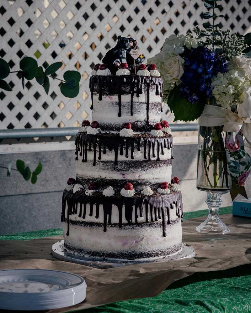 Congrats to Anastasia and Sean for their wedding, and it was an honor to help them celebrate! The forest and bear theme was perfect for a Black Forest Cake 🍫🍒🎂
.
.
.
@anastasiavfnl 
.
.
wedding photo creds to @francisco_photo_ 
.
.
#weddingcake #blackforestcake #3tierweddingcake