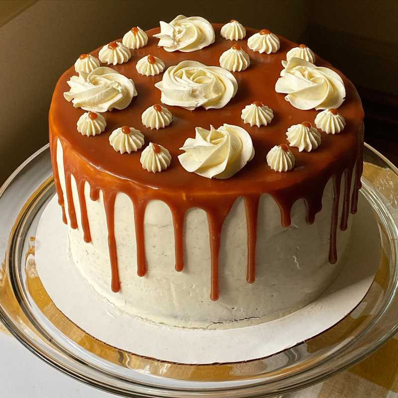 casual caramel
.
.
.
#layercake #carameldrip #chocolatecake #birthdaycake #homemadecake