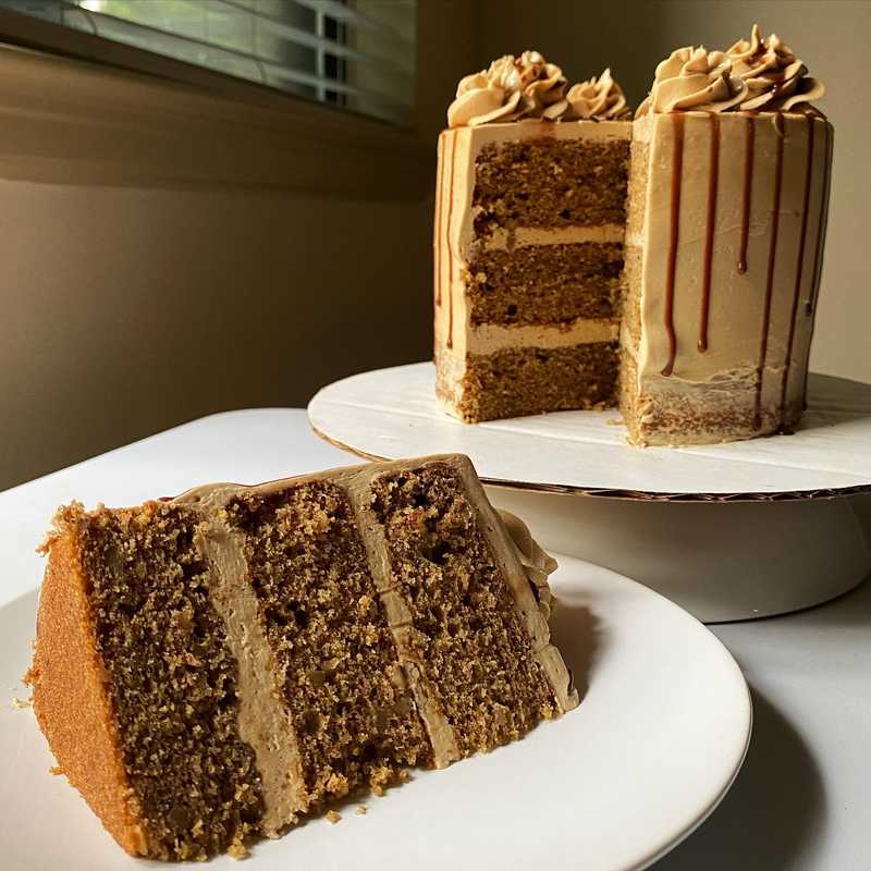 Caffeine from 6 cups worth of coffee perfectly balances out the sugar coma in this espresso layer cake
.
.
.
.
.
#coffeelover☕️ #coffeecake #layercakes #homemadecake #espressoyourself