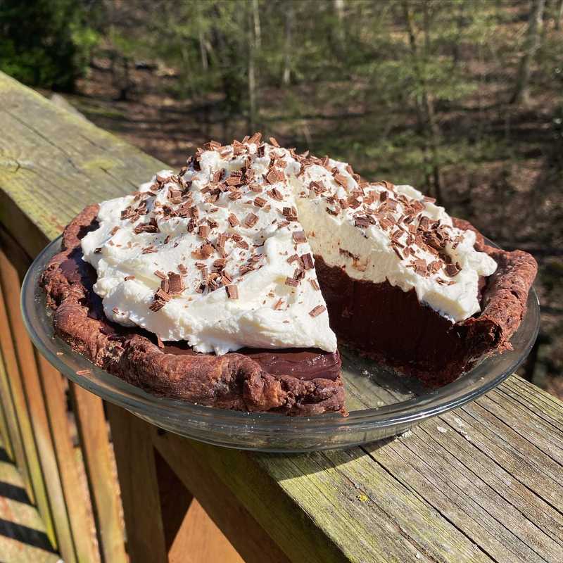 A holiday means doubling down on the chocolate with a chocolate pie crust
.
.
.
.
.
#chocolatepie #chocolatepiecrust #easterdesserts #chocolatelovers #homemadepie #thebookonpie #bravetart
